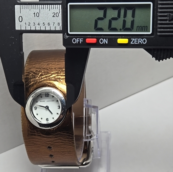 Womens Marc Jacobs MBM2004 Wrist Watch Leather Band Belt Buckle New Battery - Picture 4 of 11